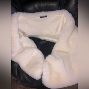 **SOLD** Ivory Faux Fur Wrap/Shawl